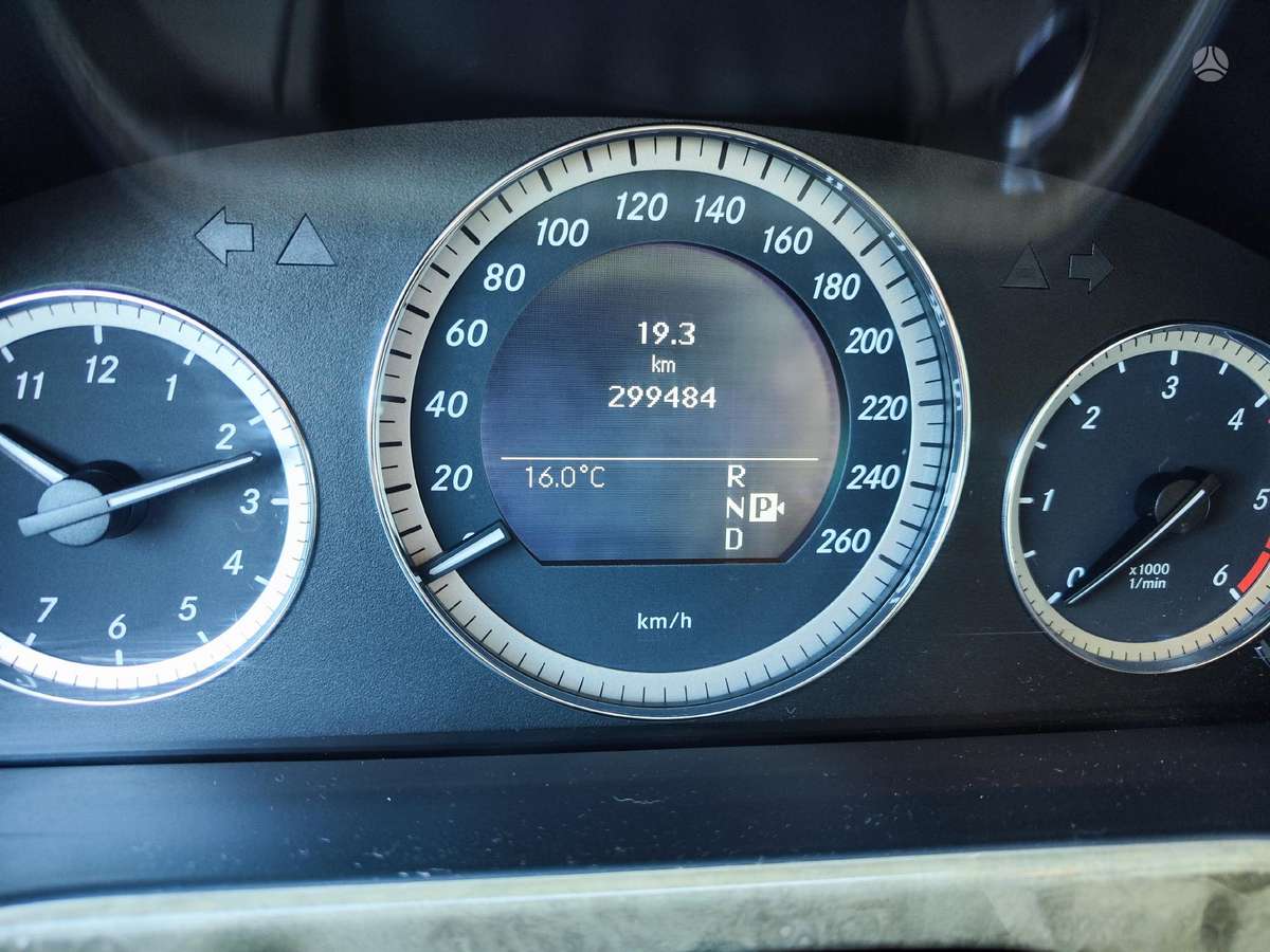 Mercedes-Benz E350 2010 — photo 15
