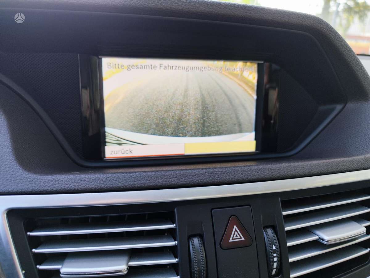 Mercedes-Benz E350 2010 — photo 17