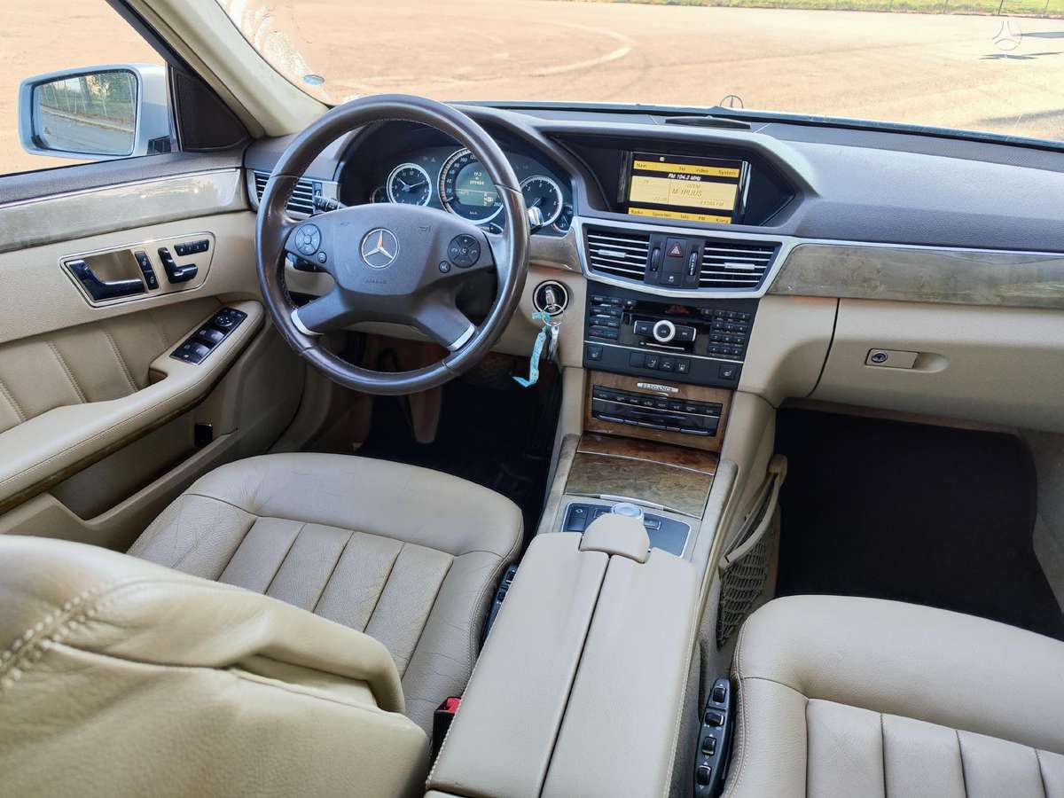 Mercedes-Benz E350 2010 — photo 7