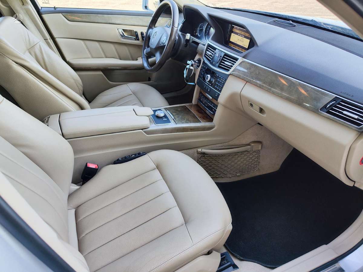 Mercedes-Benz E350 2010 — photo 8