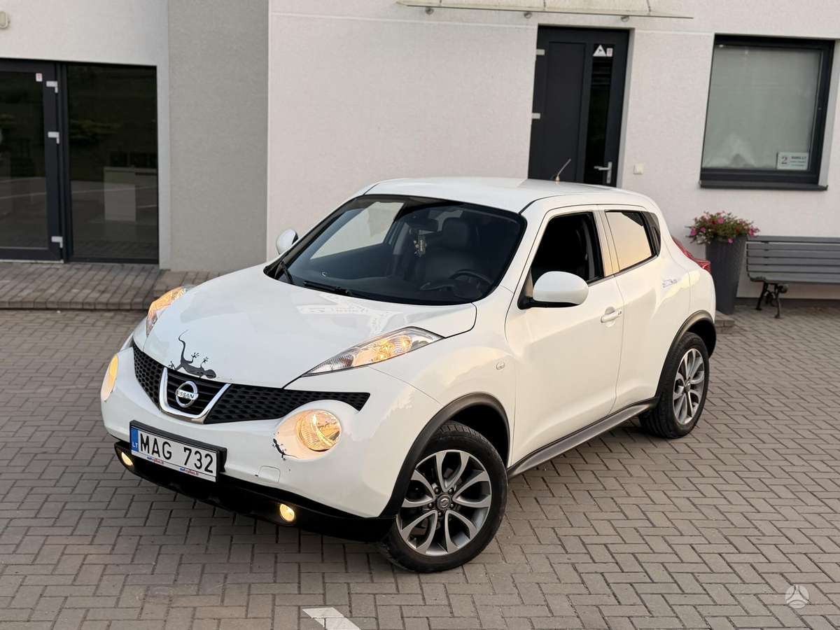 Nissan Juke 2014 — вигляд ззаду
