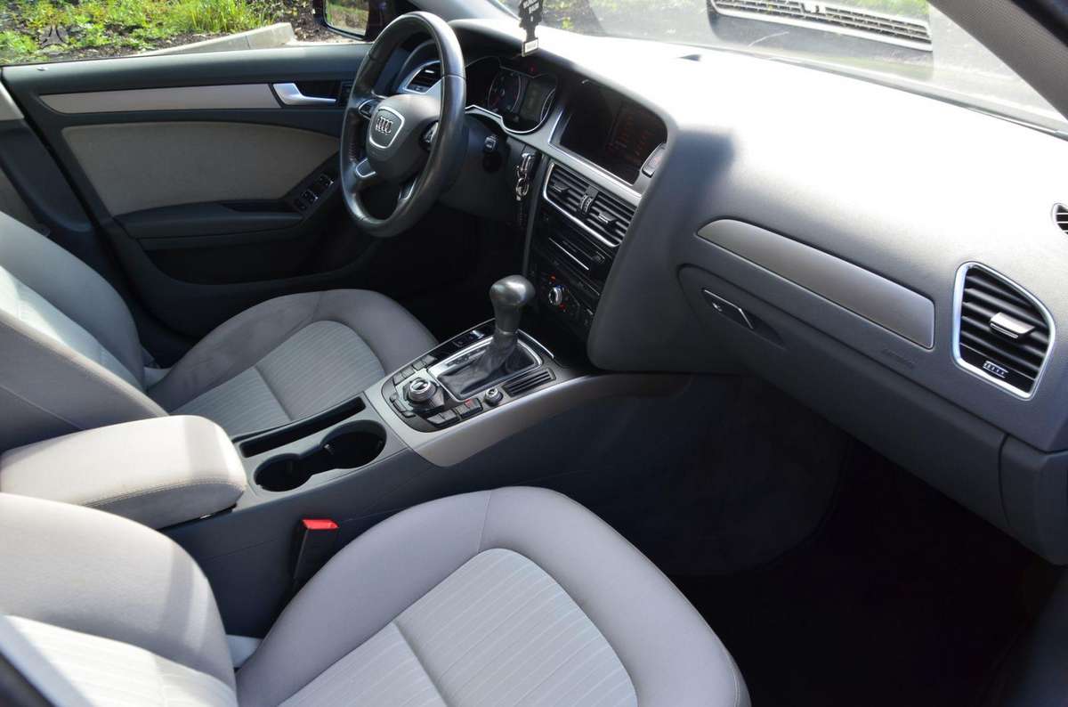 Audi A4 2012 — photo 29