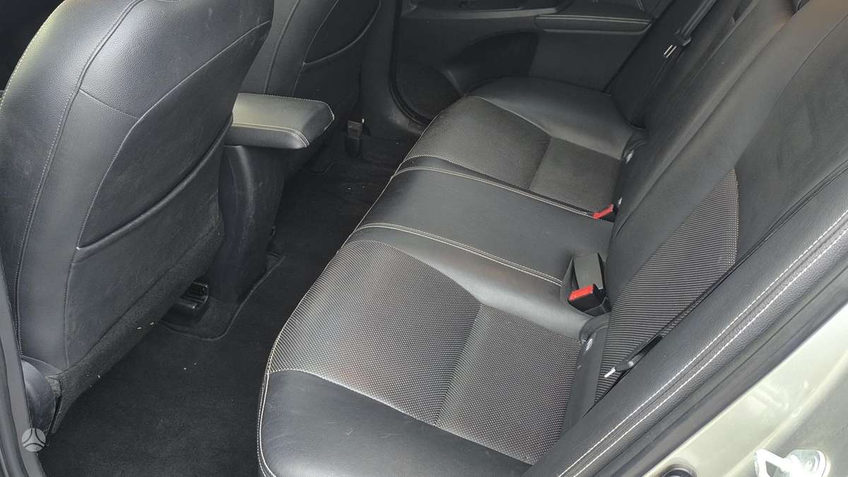 Toyota Avensis 2015 — photo 10