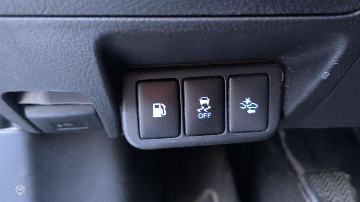 Toyota Avensis 2015 — photo 11