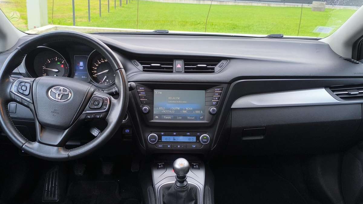 Toyota Avensis 2015 — photo 12