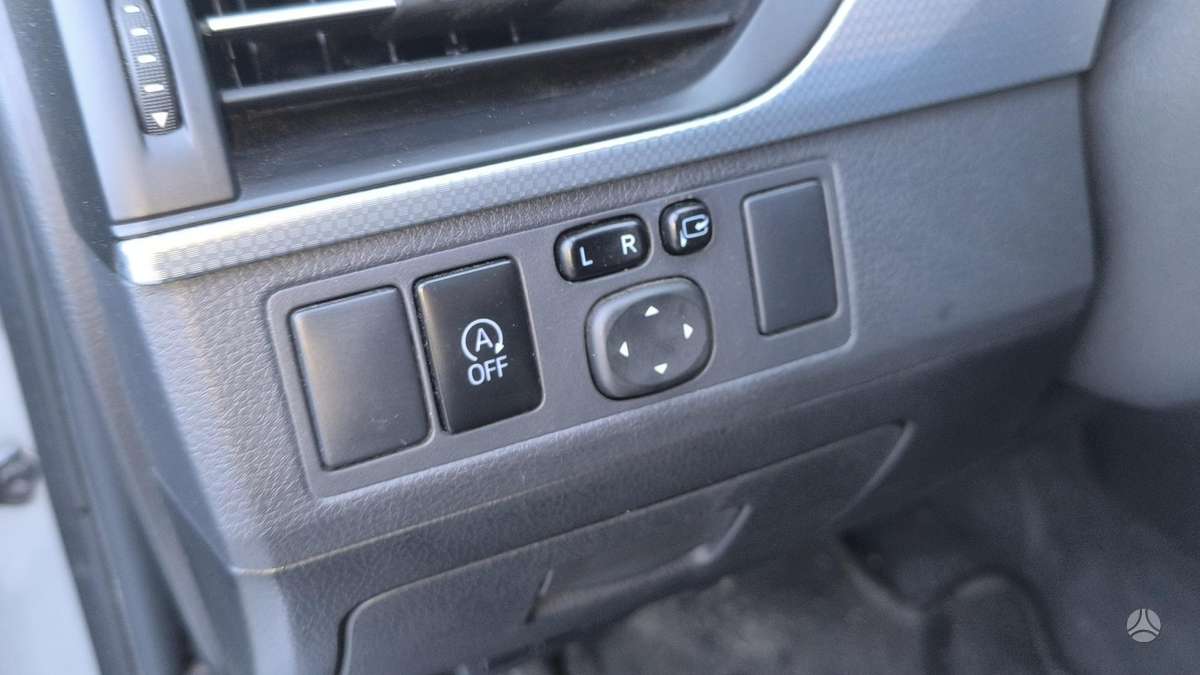 Toyota Avensis 2015 — photo 13