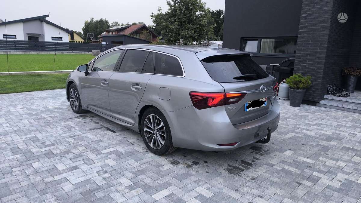 Toyota Avensis 2015 — engine 1995 cm³, 143 HP (105kW)
