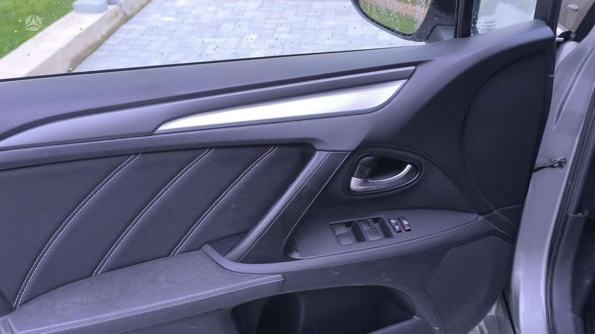 Toyota Avensis 2015 — photo 7