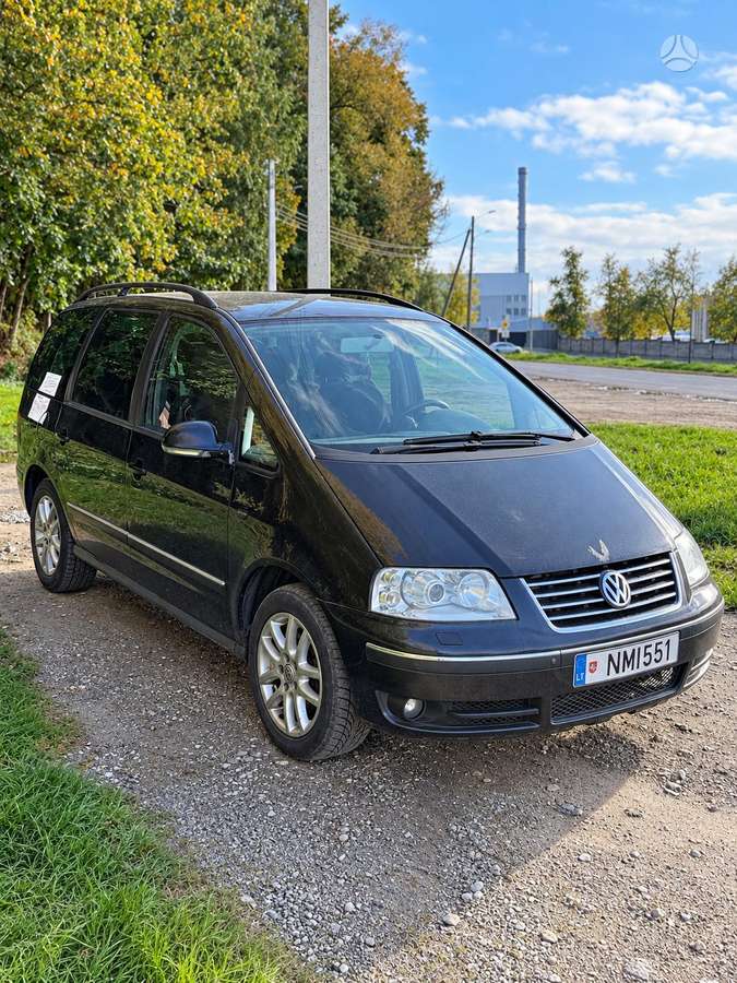 Volkswagen Sharan 2009 — rear view
