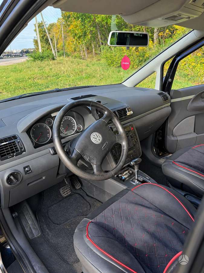 Volkswagen Sharan 2009 — interior