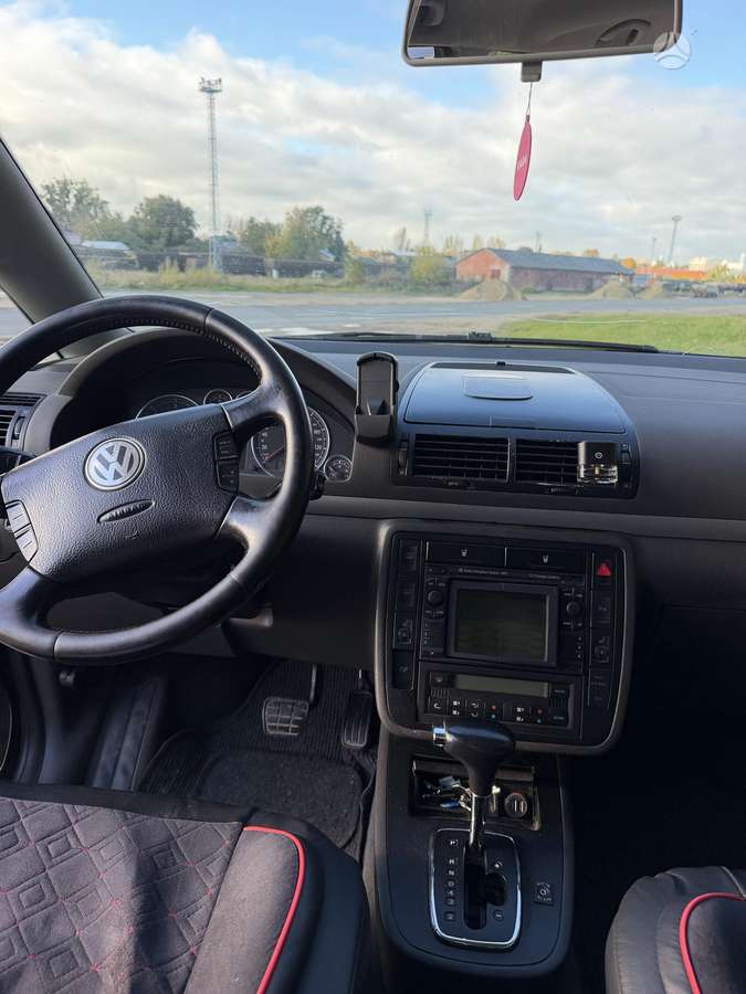 Volkswagen Sharan 2009 — photo 9