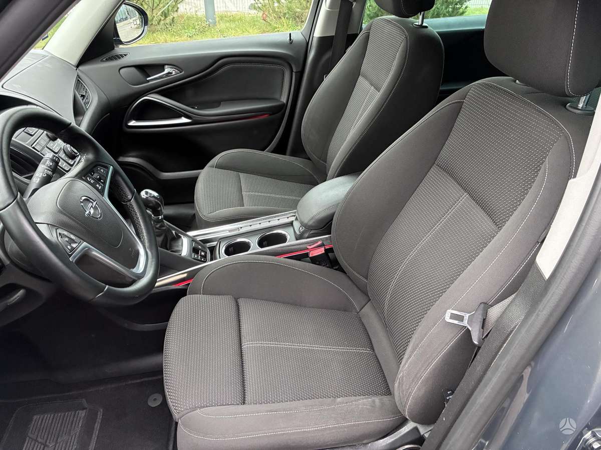 Opel Zafira 2015 — фото 10