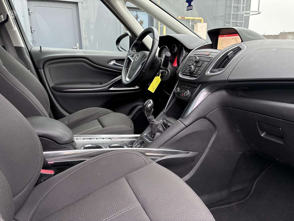 Opel Zafira 2015 — фото 11