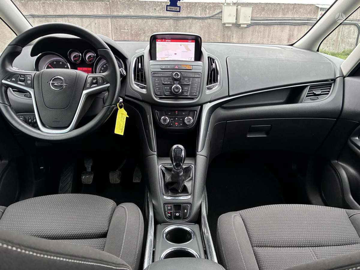 Opel Zafira 2015 — фото 12