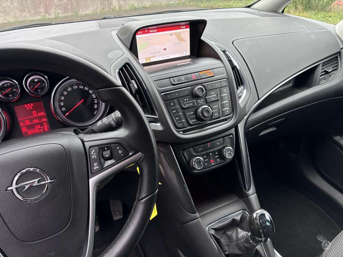 Opel Zafira 2015 — фото 13