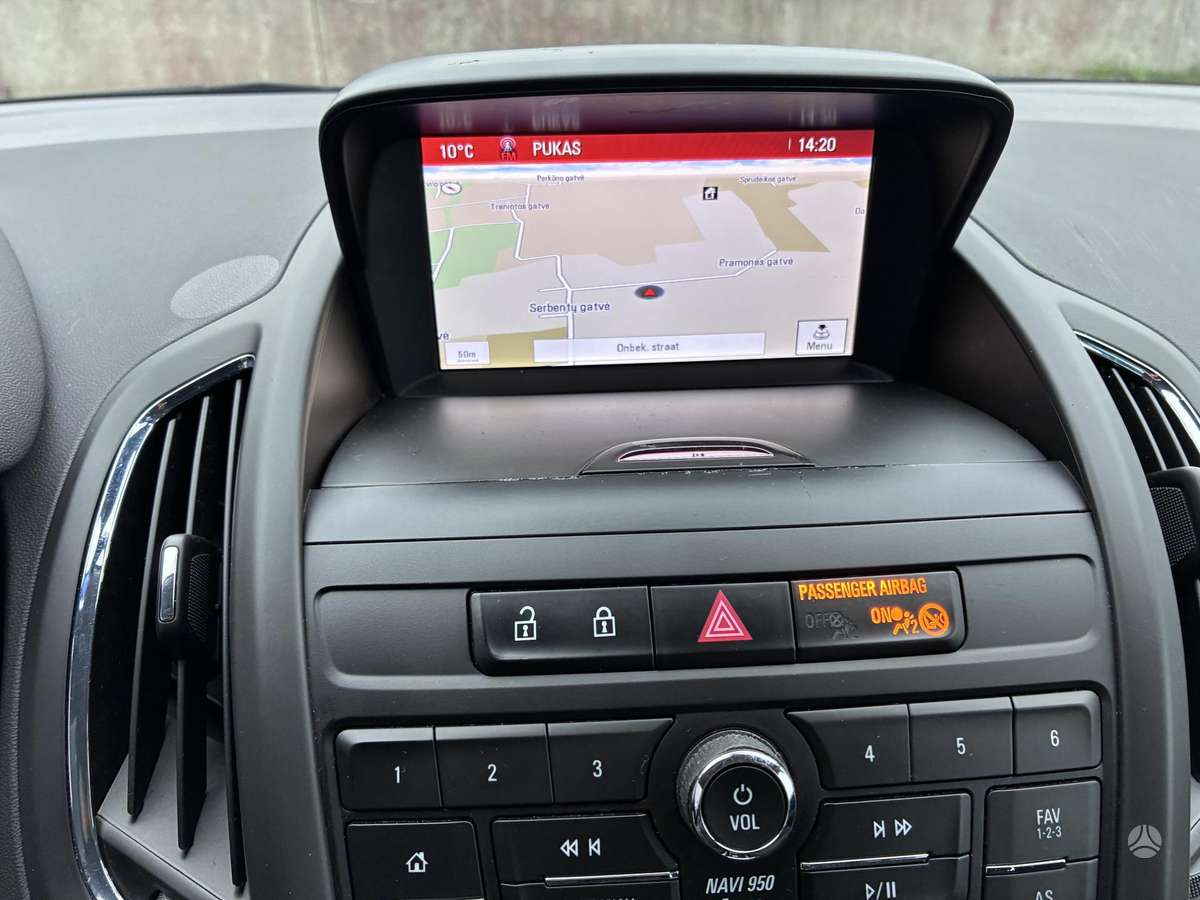 Opel Zafira 2015 — фото 15