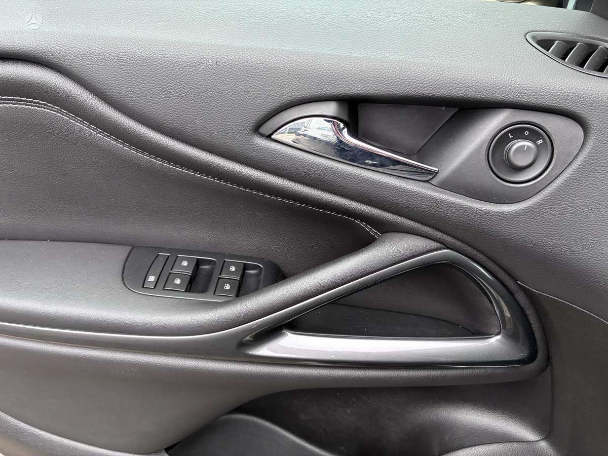 Opel Zafira 2015 — фото 16