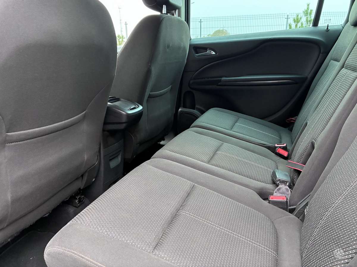 Opel Zafira 2015 — фото 17