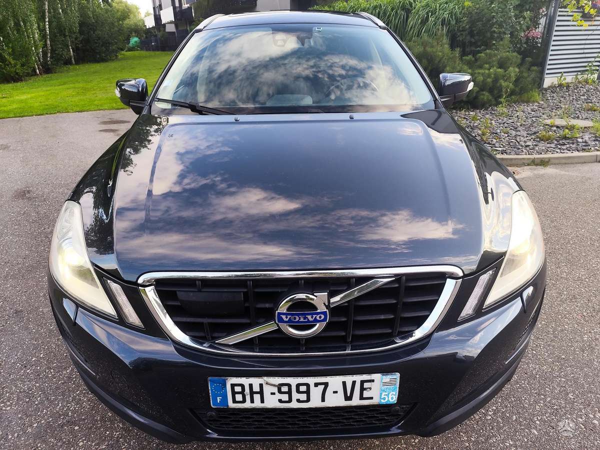 Volvo XC60 2010 — rear view