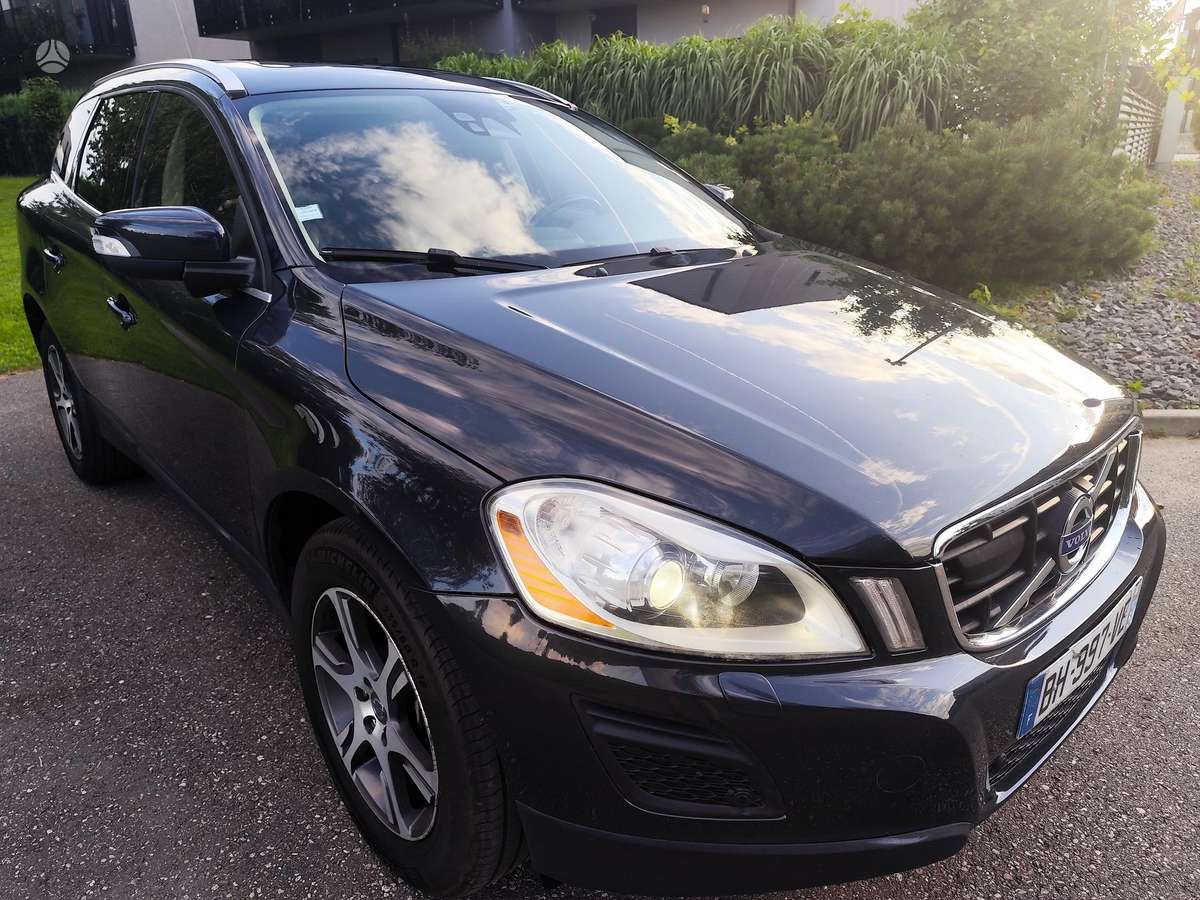 Volvo XC60 2010 — interior