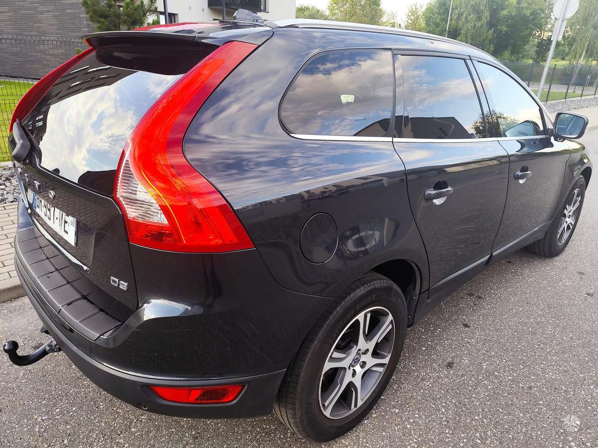 Volvo XC60 2010 — engine 2000 cm³, 163 HP (120kW)