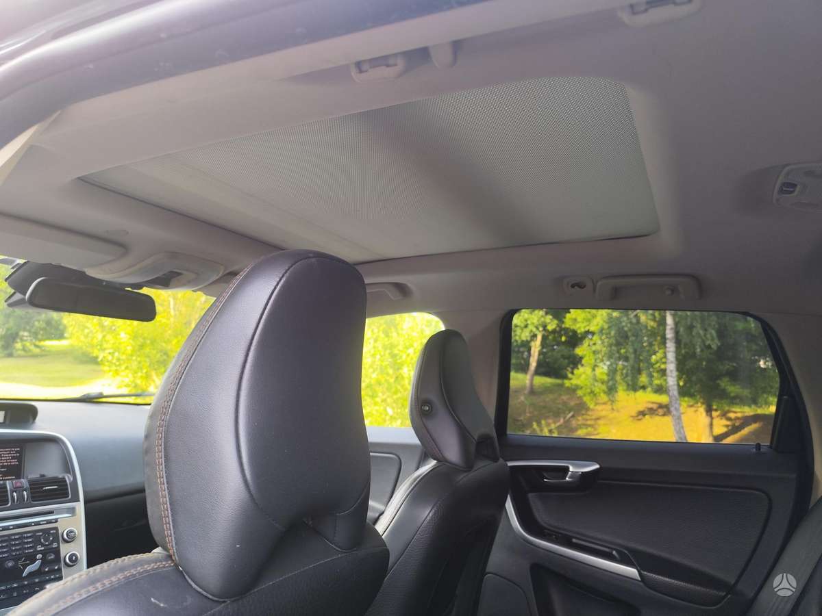 Volvo XC60 2010 — photo 9