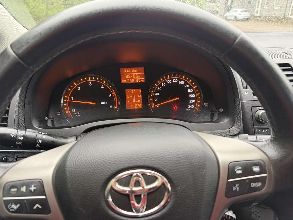 Toyota Avensis 2009 — photo 10