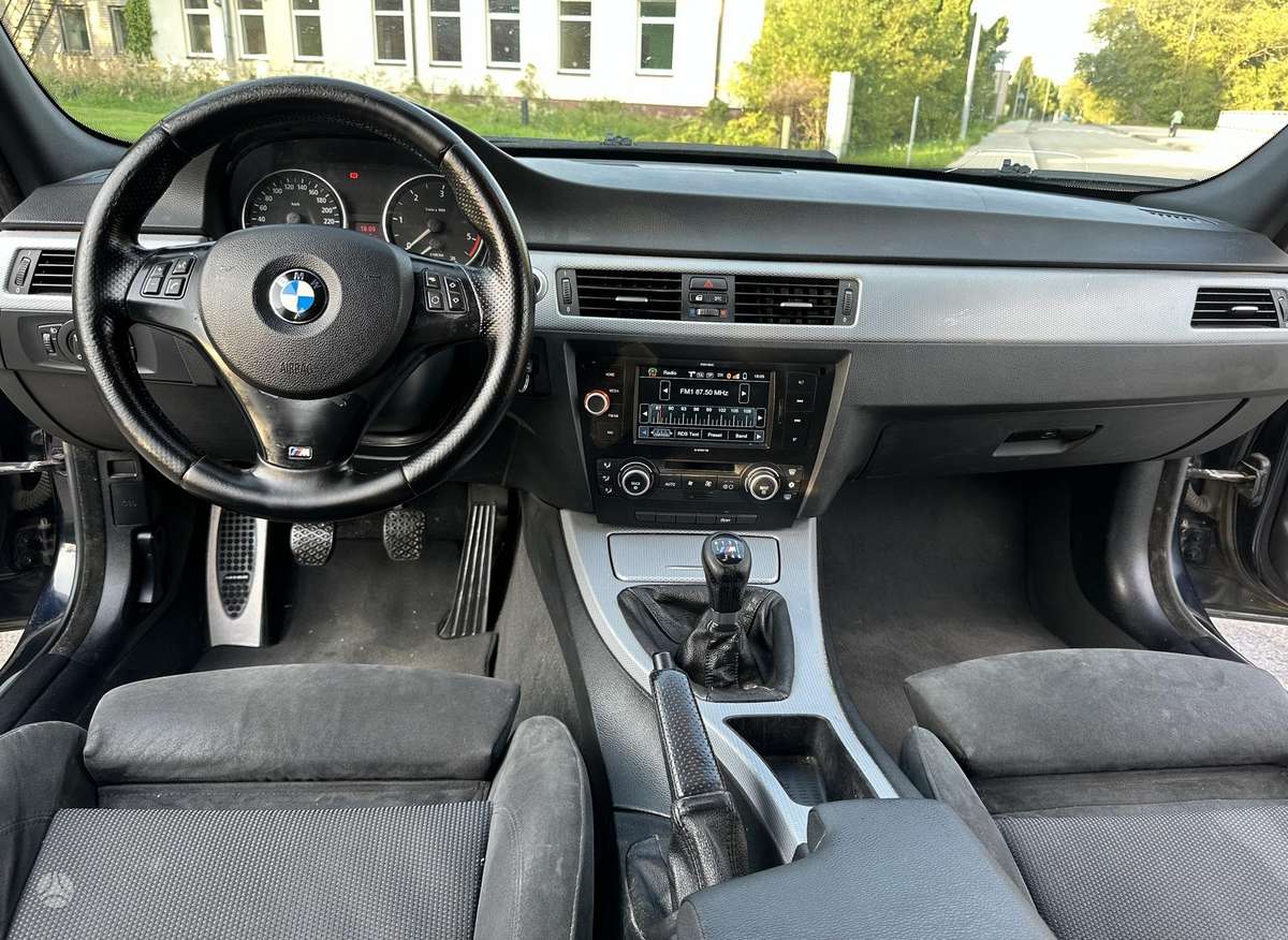 BMW 320 2008 — photo 12