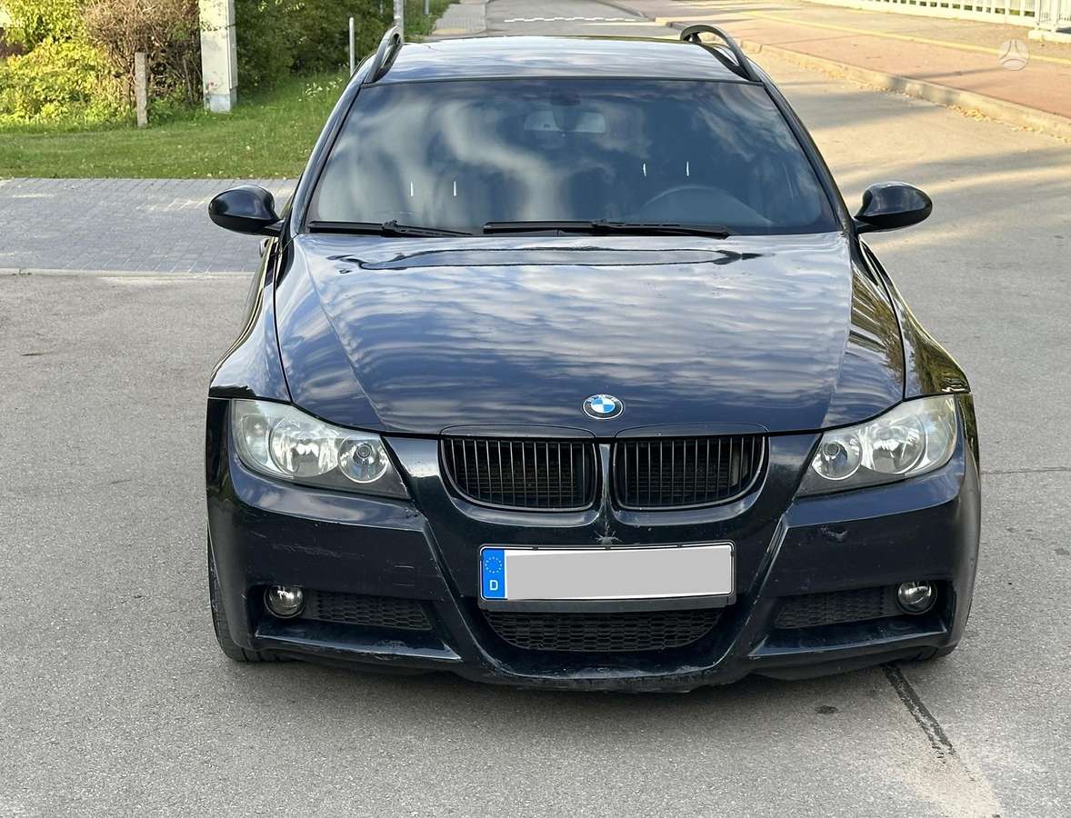BMW 320 2008 — rear view