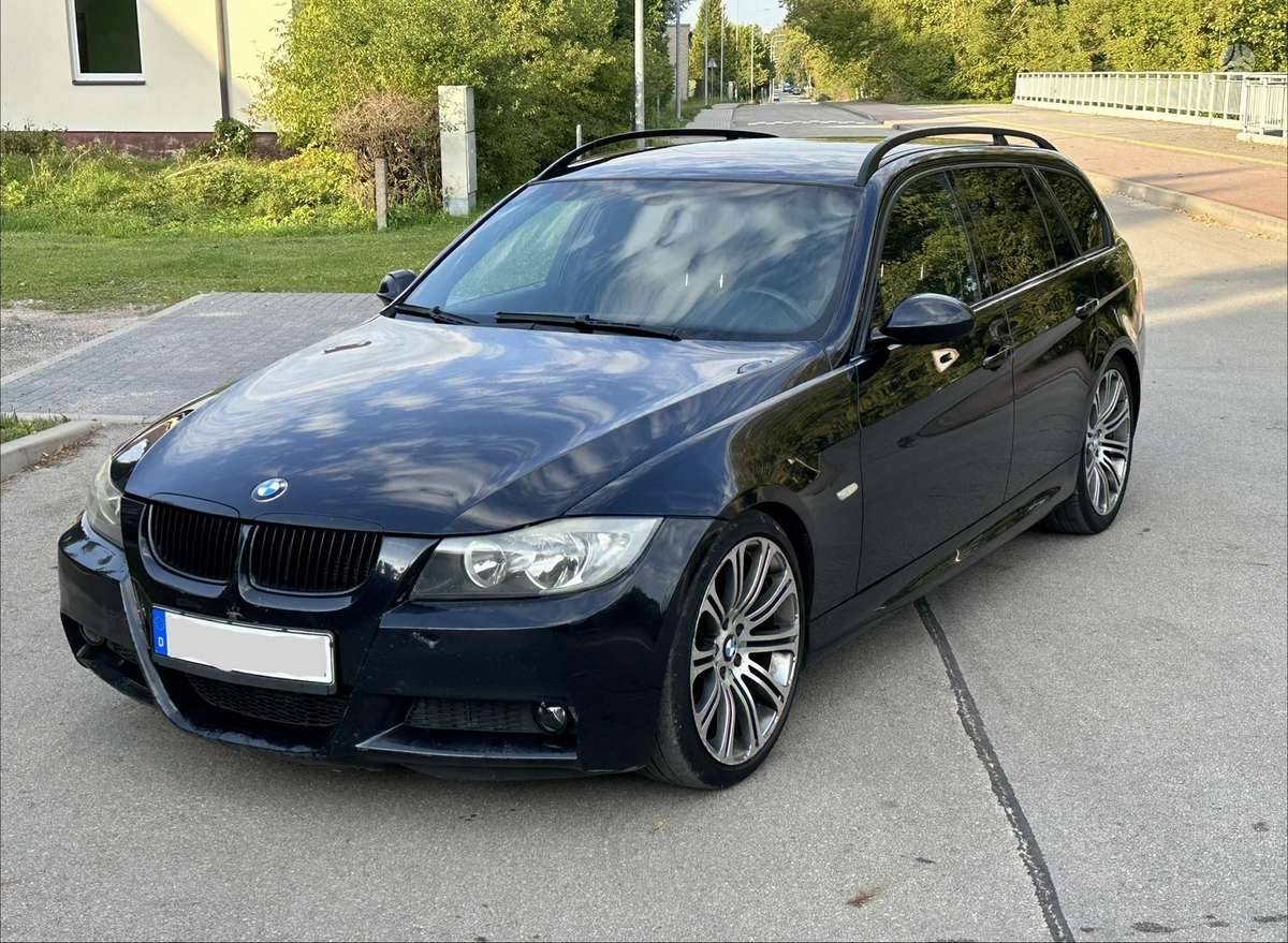 BMW 320 2008 — interior