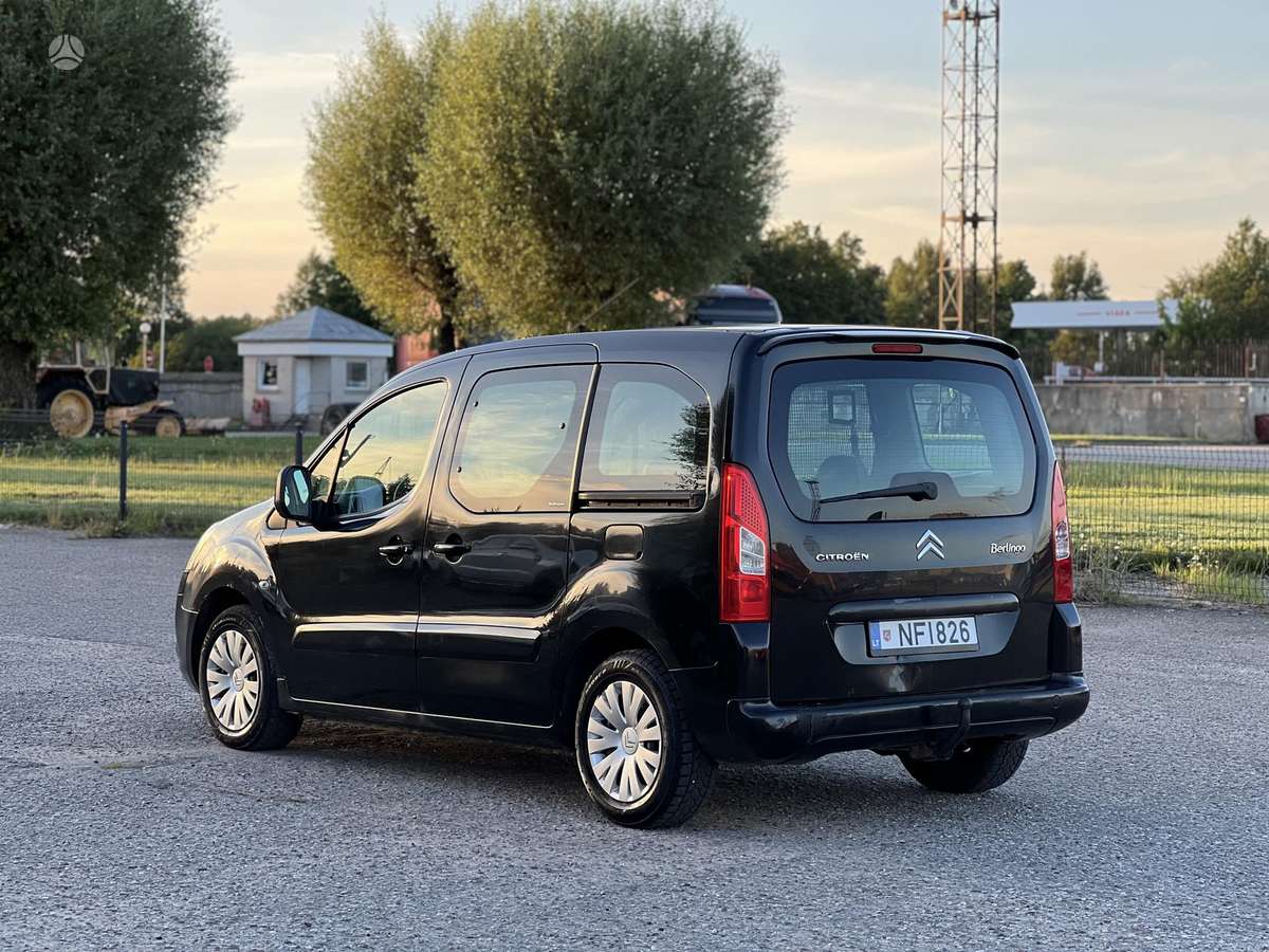 Citroen Berlingo 2011 — rear view