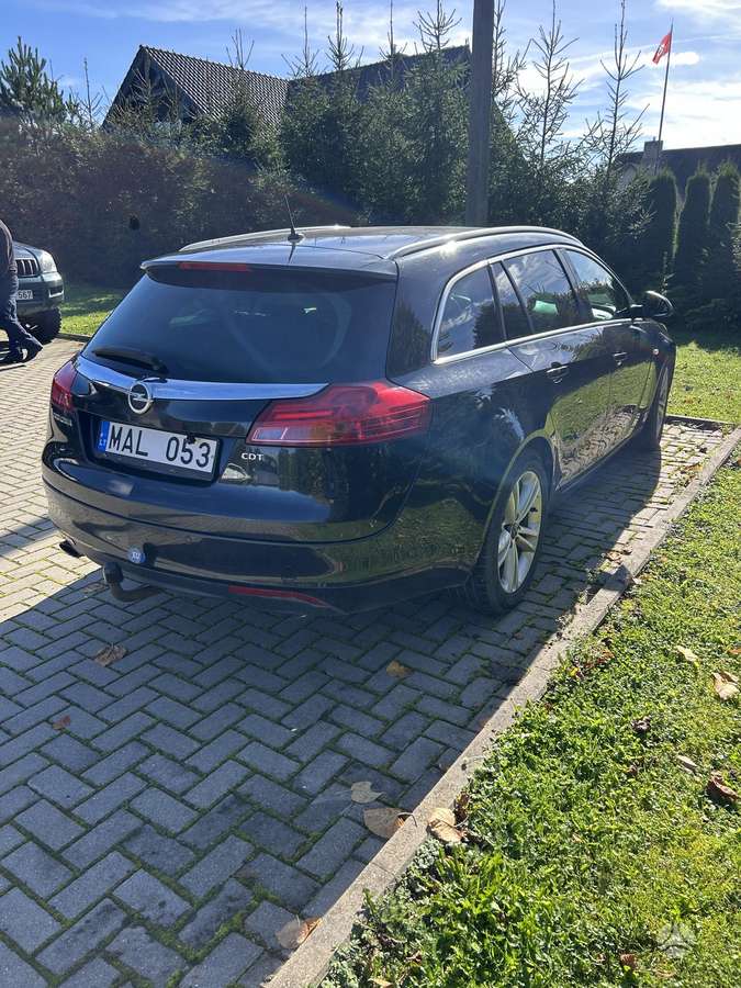 Opel Insignia 2010 — салон