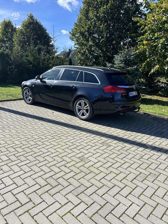 Opel Insignia 2010 — двигун 2000 cm³, 131 HP (96kW)