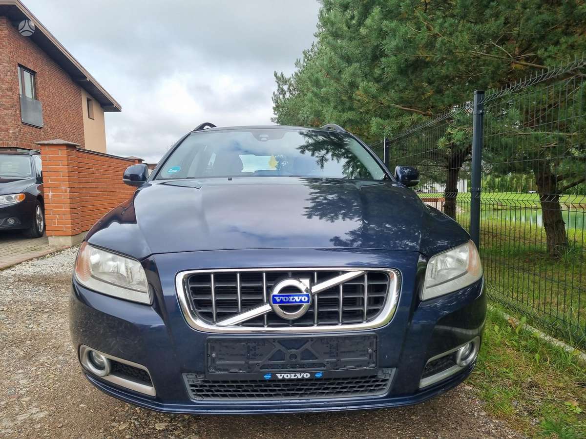 Volvo V70 2013 — вигляд ззаду