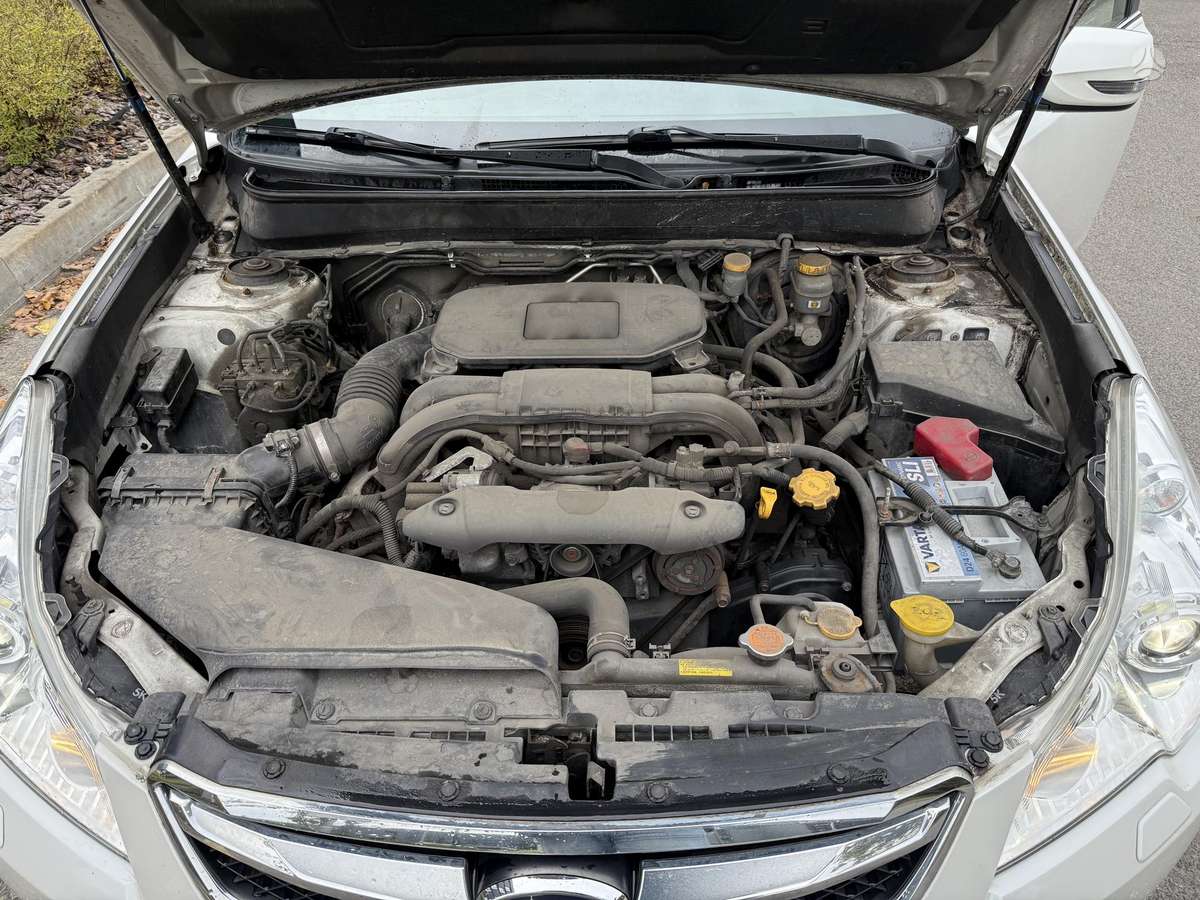 Subaru Legacy 2011 — photo 10