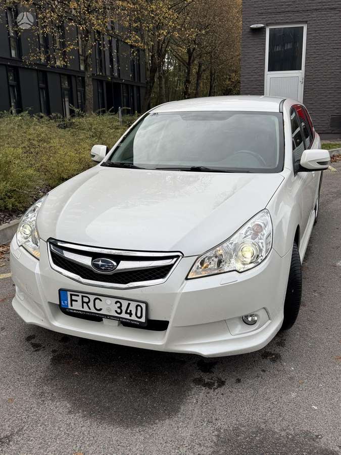 Subaru Legacy 2011 — rear view