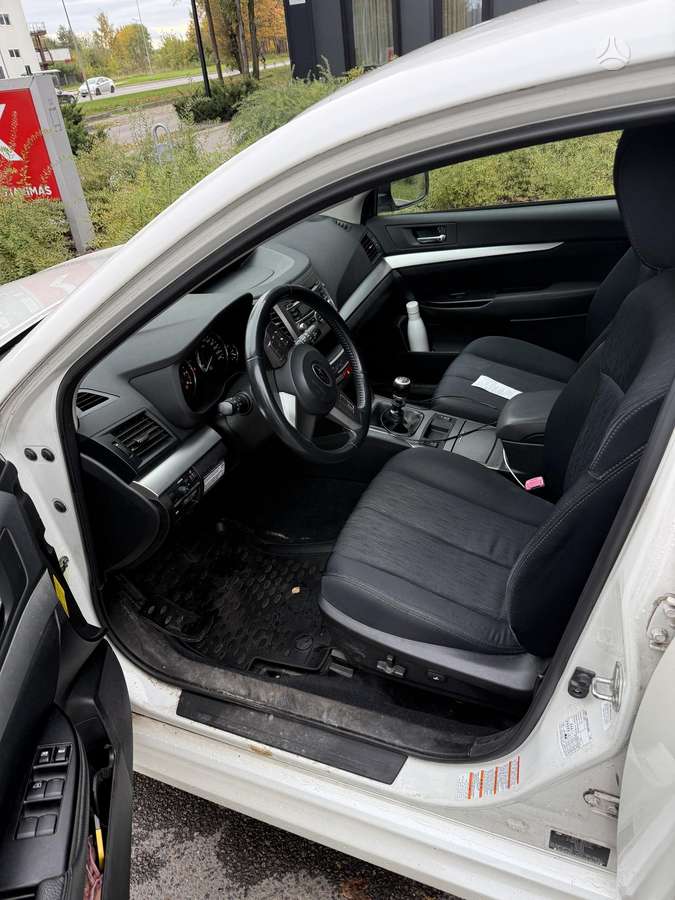 Subaru Legacy 2011 — photo 7
