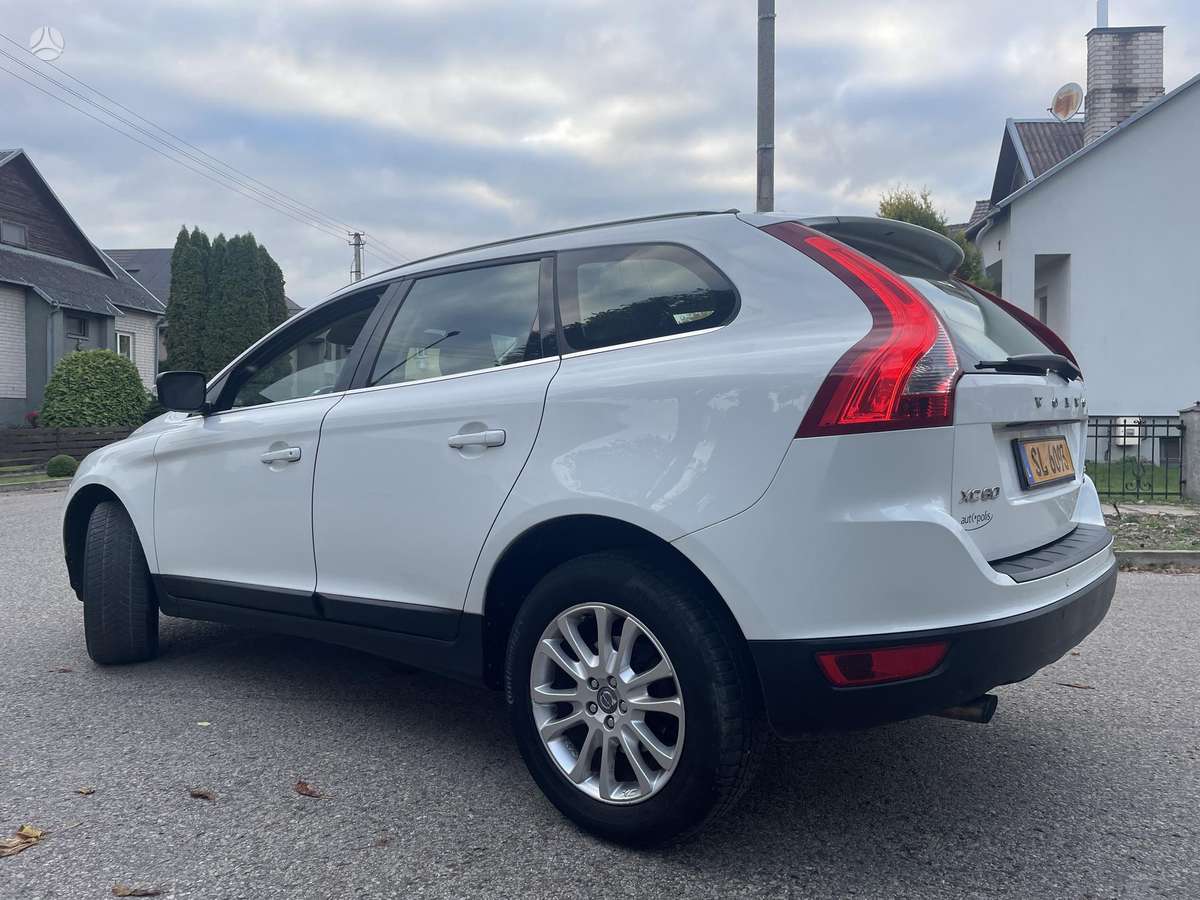 Volvo XC60 2010 — вигляд ззаду