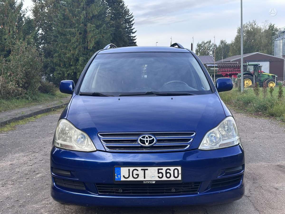 Toyota Avensis 2005 — rear view