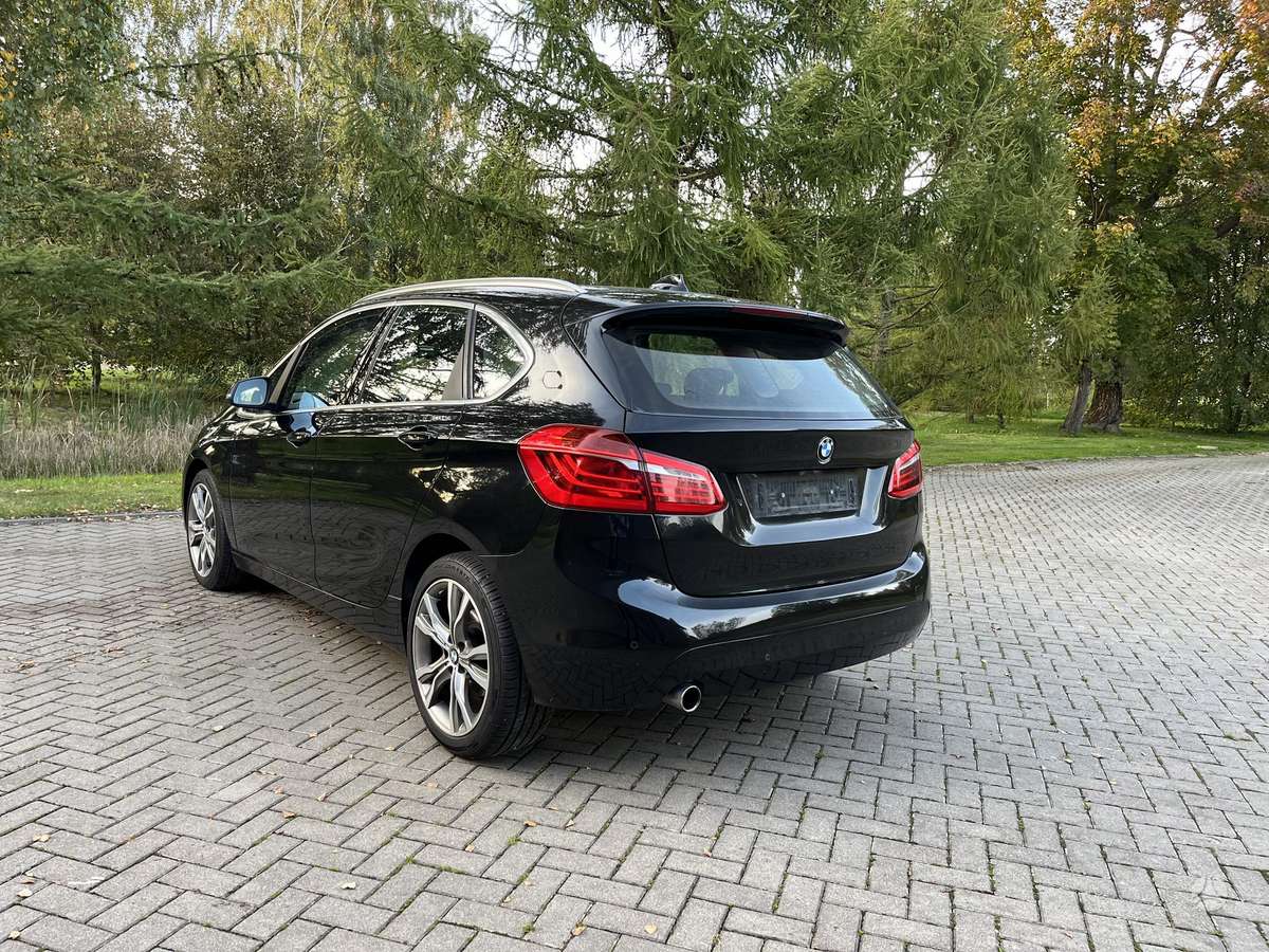 BMW 218 2014 — вигляд ззаду