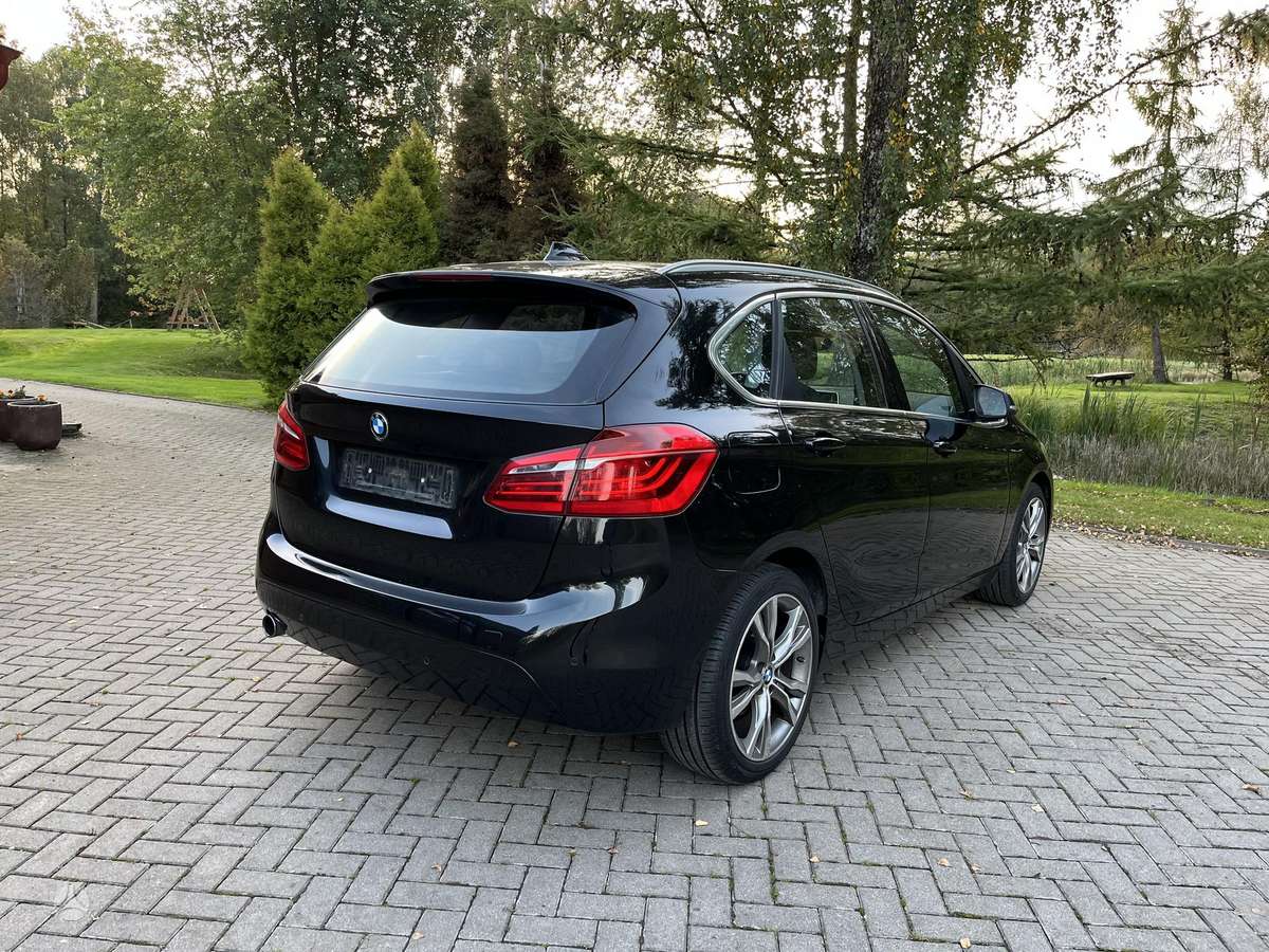 BMW 218 2014 — двигун 2000 cm³, 150 HP (110kW)