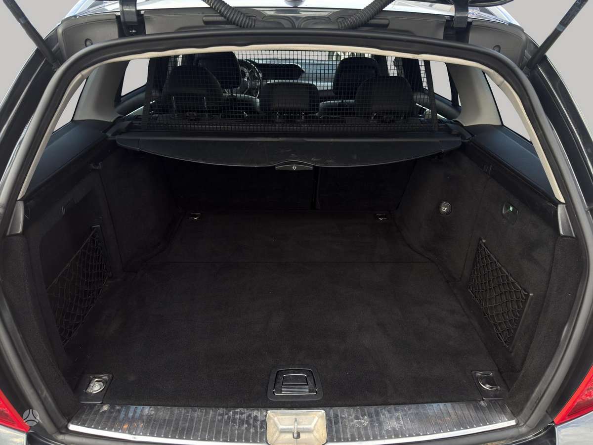 Mercedes-Benz C180 2011 — photo 10