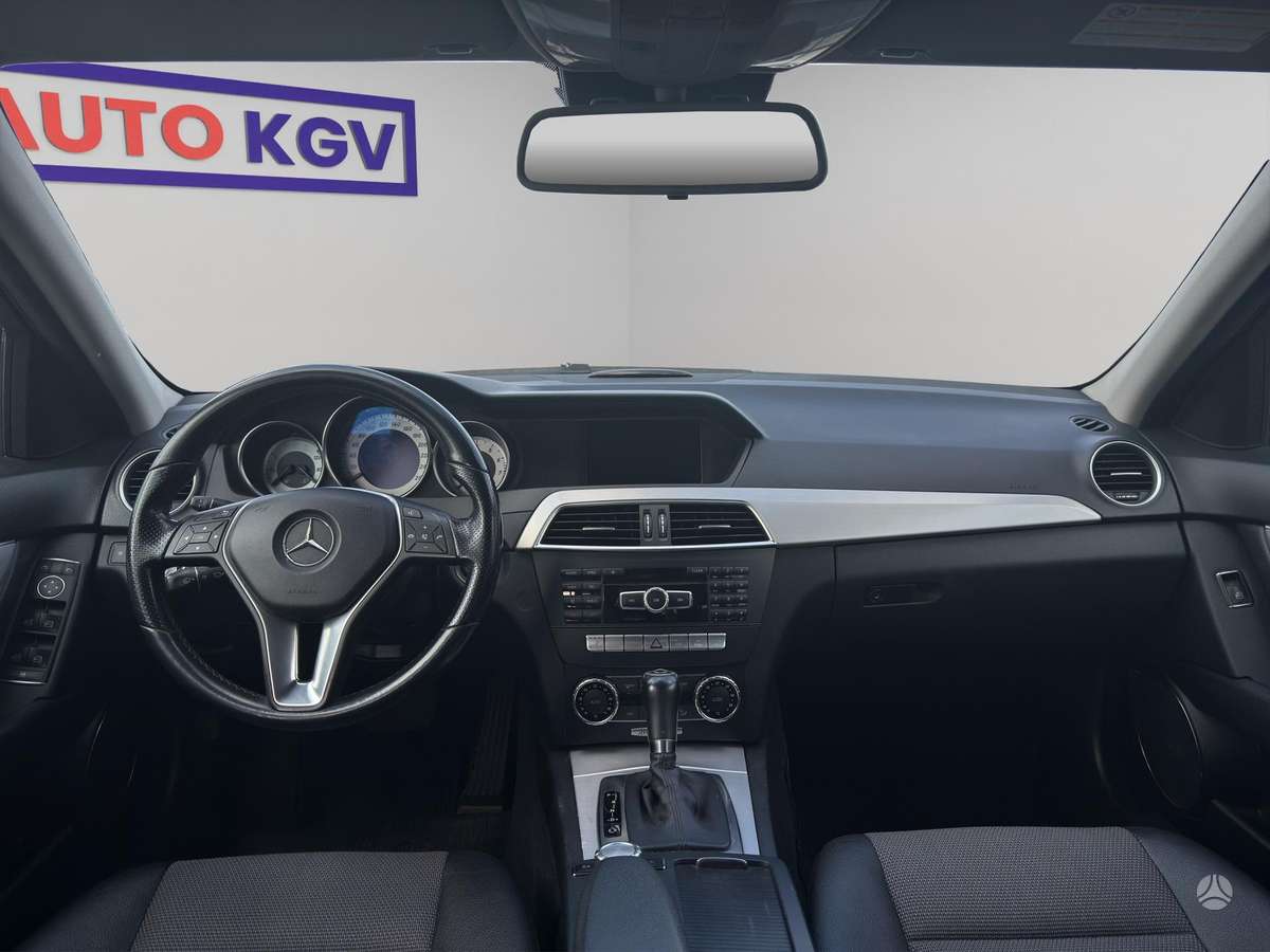 Mercedes-Benz C180 2011 — photo 12