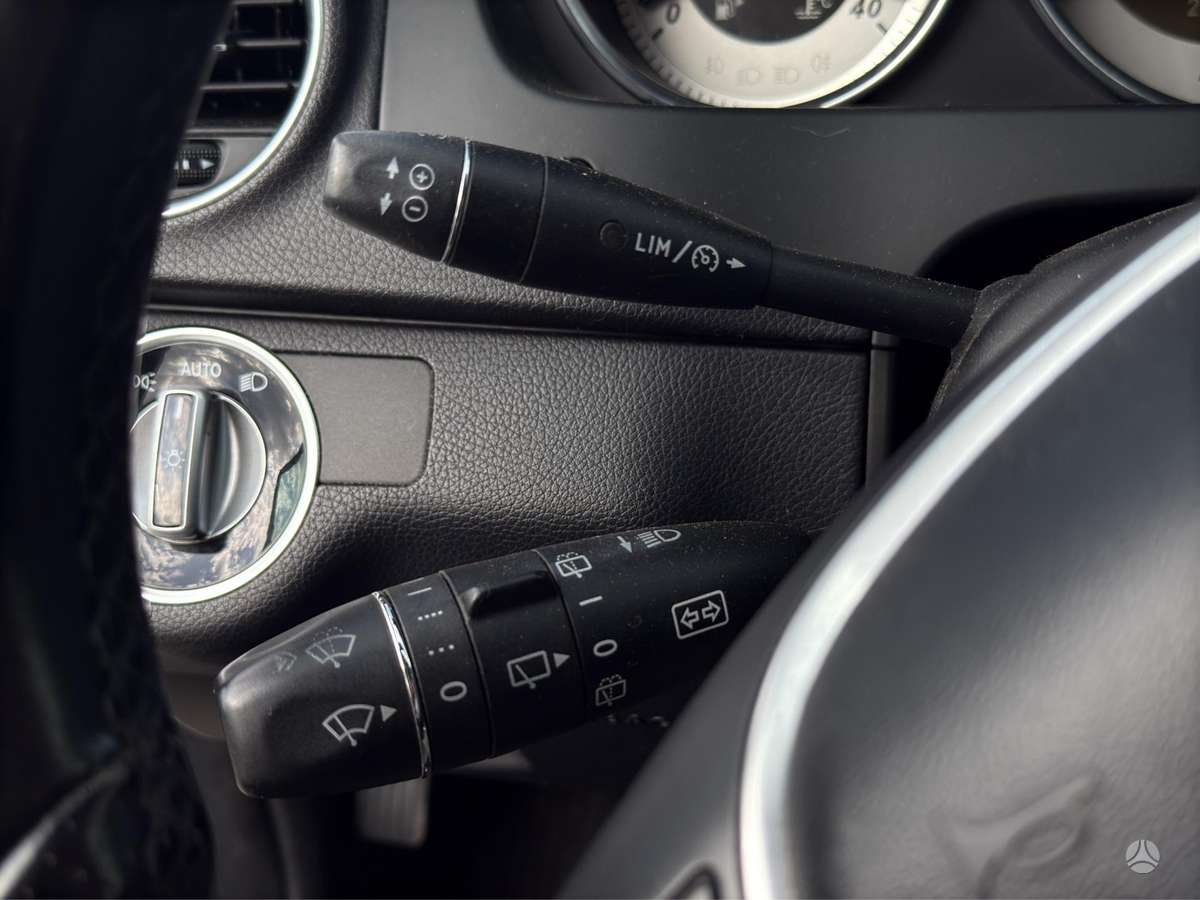 Mercedes-Benz C180 2011 — photo 18