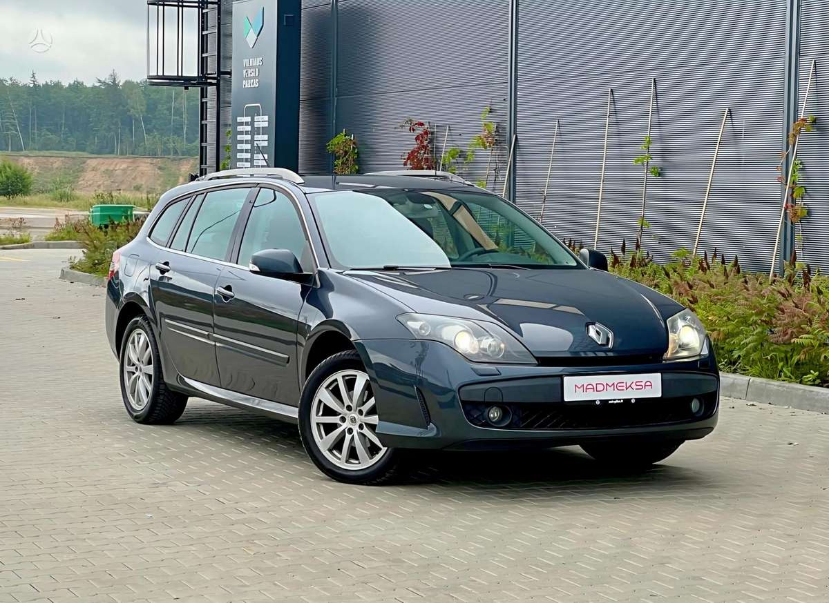 Renault Laguna 2010 — фото 16