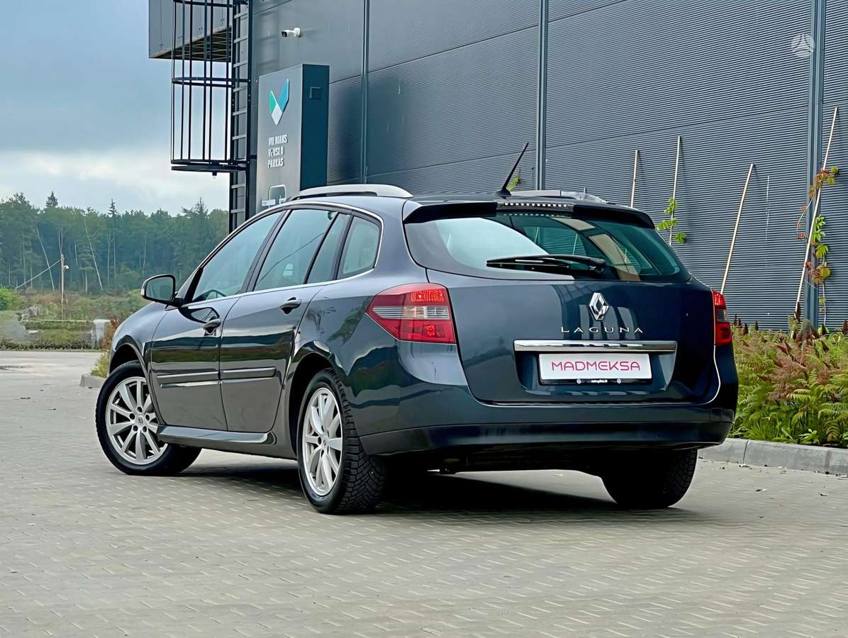 Renault Laguna 2010 — вигляд ззаду