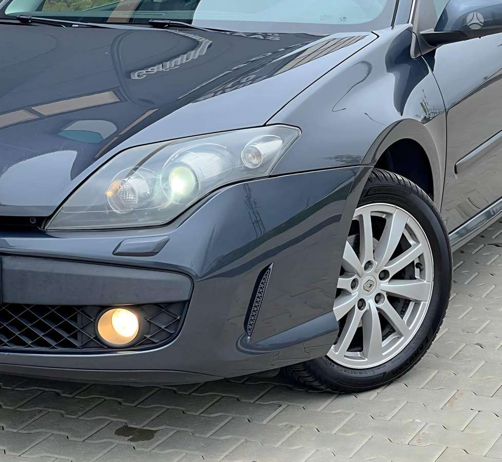 Renault Laguna 2010 — фото 20