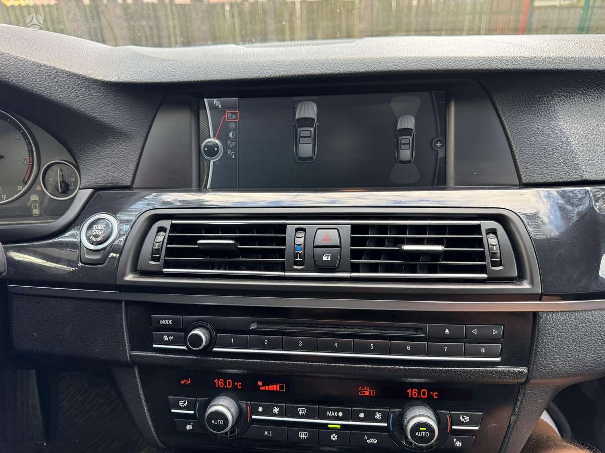BMW 520 2011 — photo 11