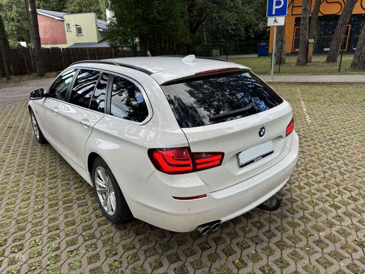 BMW 520 2011 — engine 1995 cm³, 184 HP (135kW)