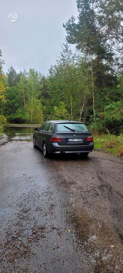 BMW 525 2004 — rear view